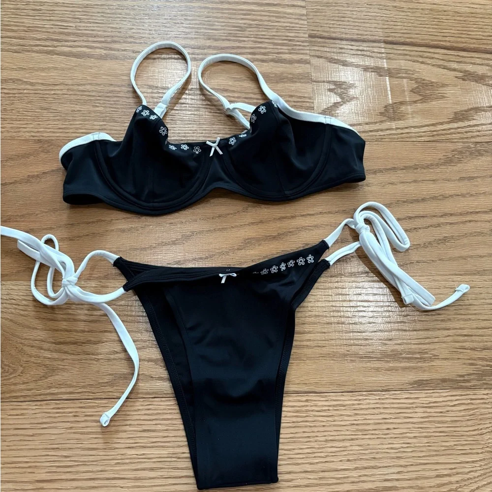 Frankie’s bikinis set